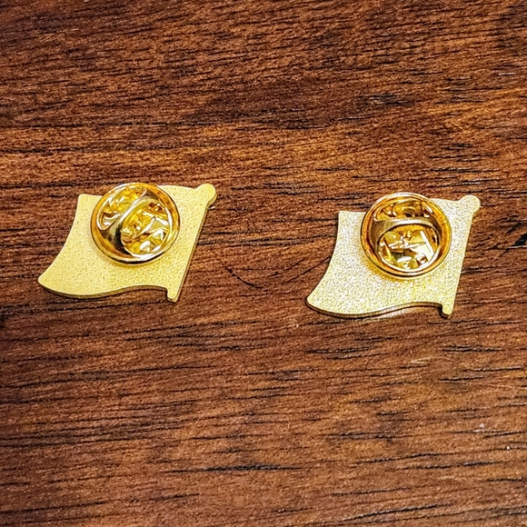 American Flag Pins - Set of 2 - Picture 2 of 4